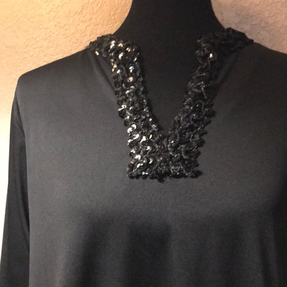 Black Blouse w/Design - Picture 1 of 2